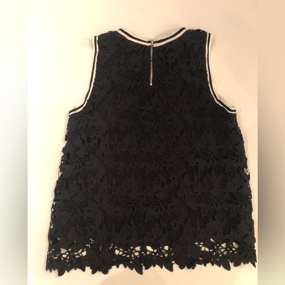 Black top with white trim. - Picture 2 of 3